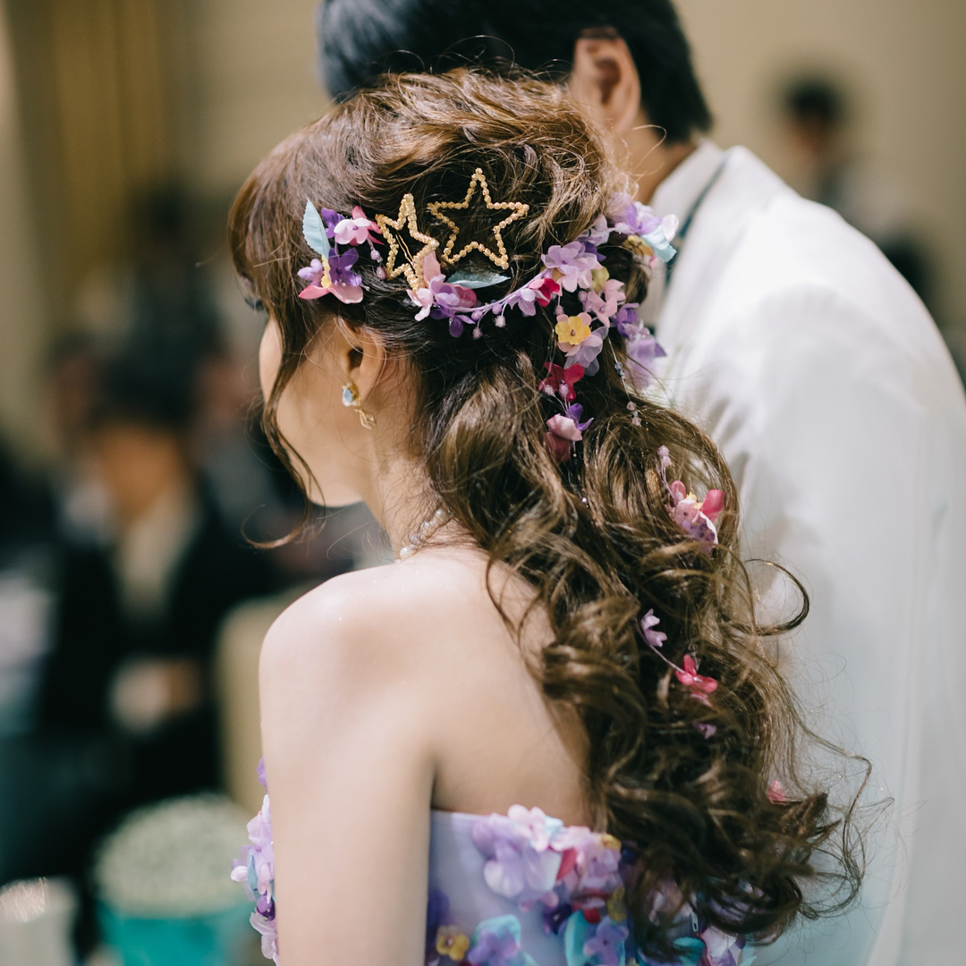 花嫁 髪型 カラードレス ハーフアップ